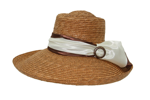 Sommerhut aus Bortenstroh